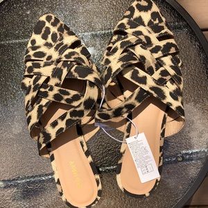 Women’s size 8.5 leopard woven mules/flats.